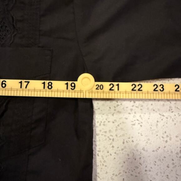 Chic Elegant Black Guayabera Embroidered Button Up Shirt S Short Sleeve Resort - Picture 5 of 6